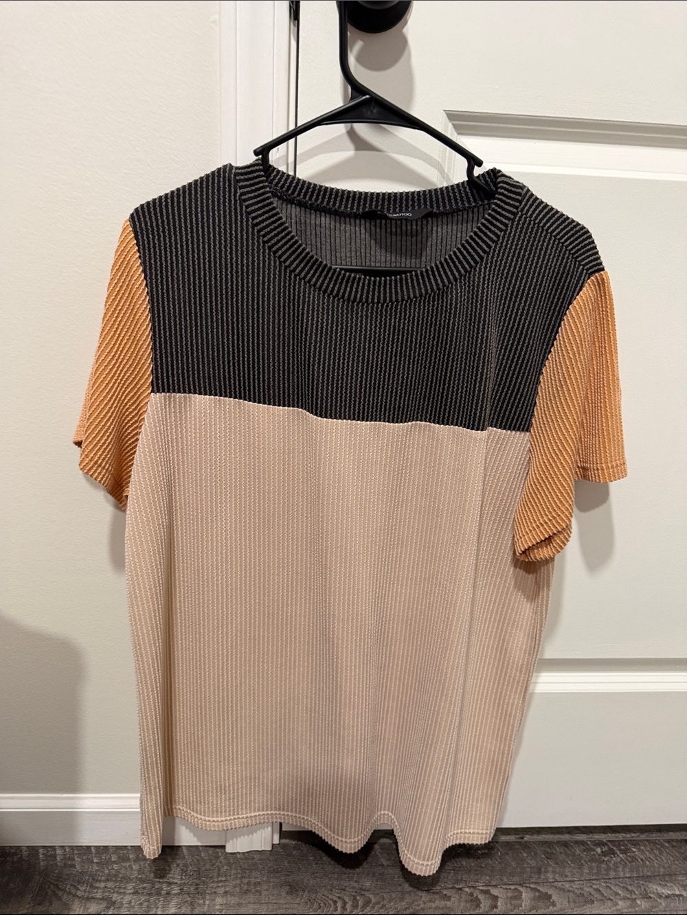 Colorblock Short Sleeve Top in Black, Beige & Mustard